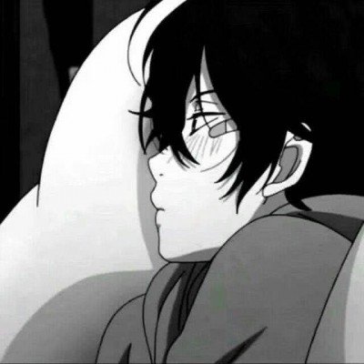 女子长期佩戴美瞳致眼角膜增生